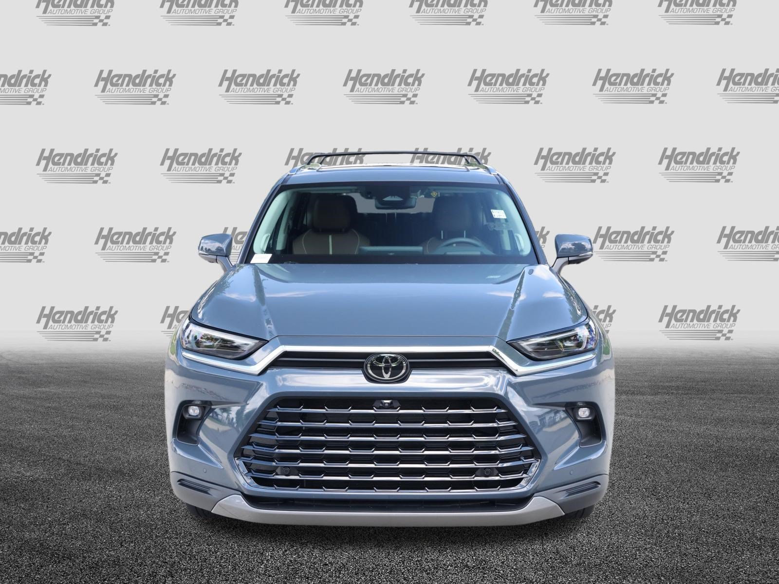 Used 2025 Toyota Grand Highlander AWD image 3