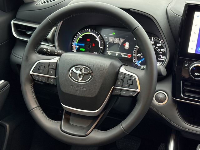 Used 2026 Toyota Highlander XLE image 14