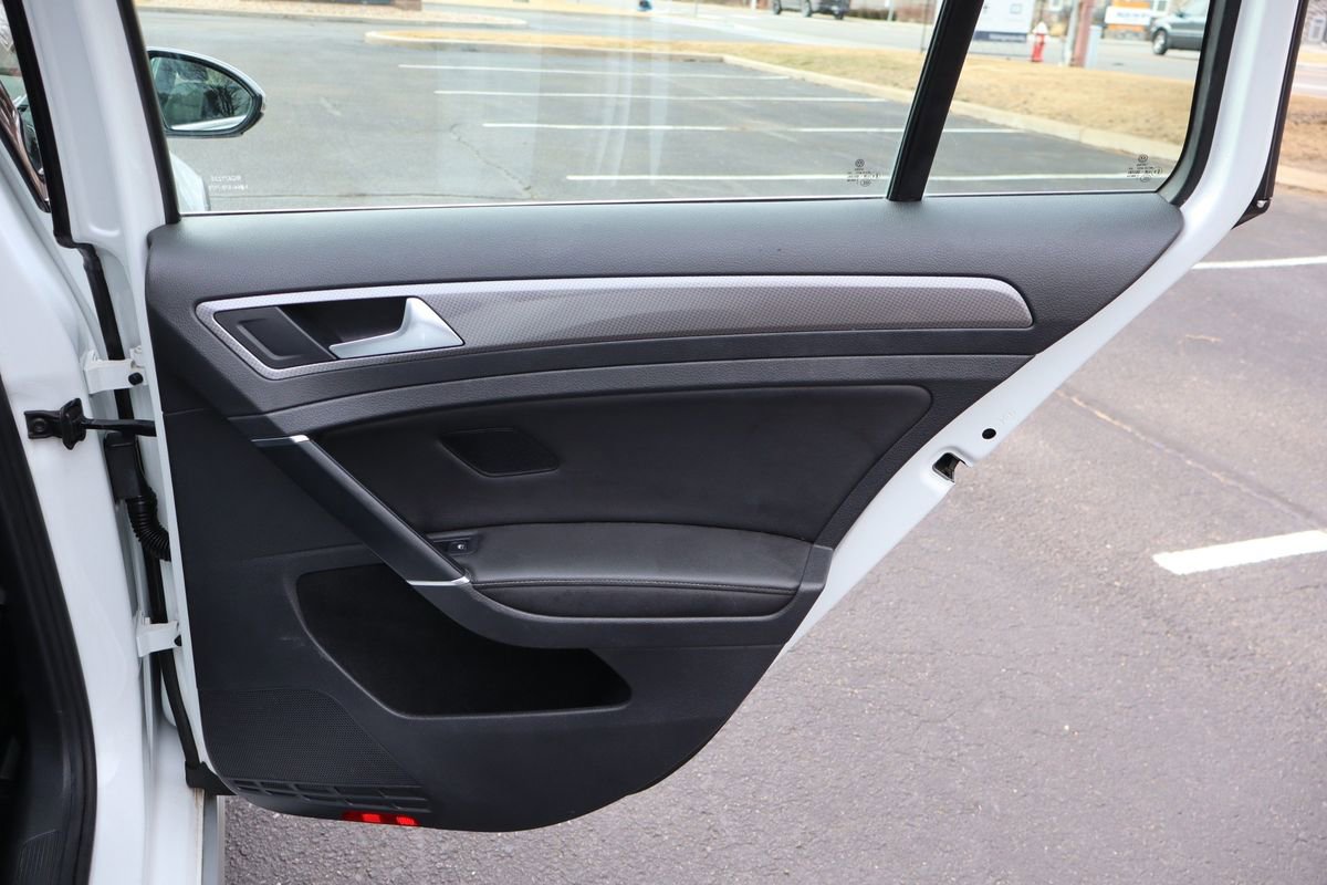 Used 2018 Volkswagen Golf Alltrack S image 26