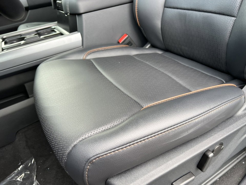 New 2026 Ford F250 Lariat w/ Black Appearance Package image 13