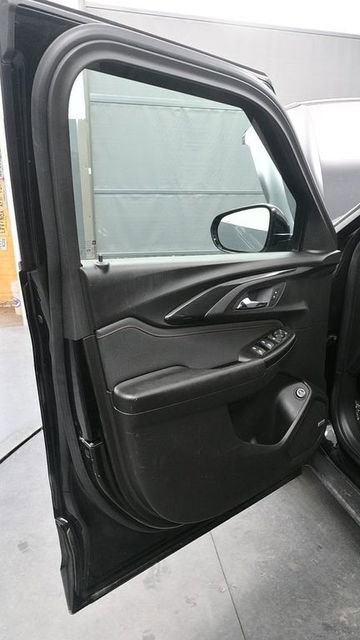 Used 2023 Chevrolet TrailBlazer RS w/ Sun and Liftgate Package FWD image 10