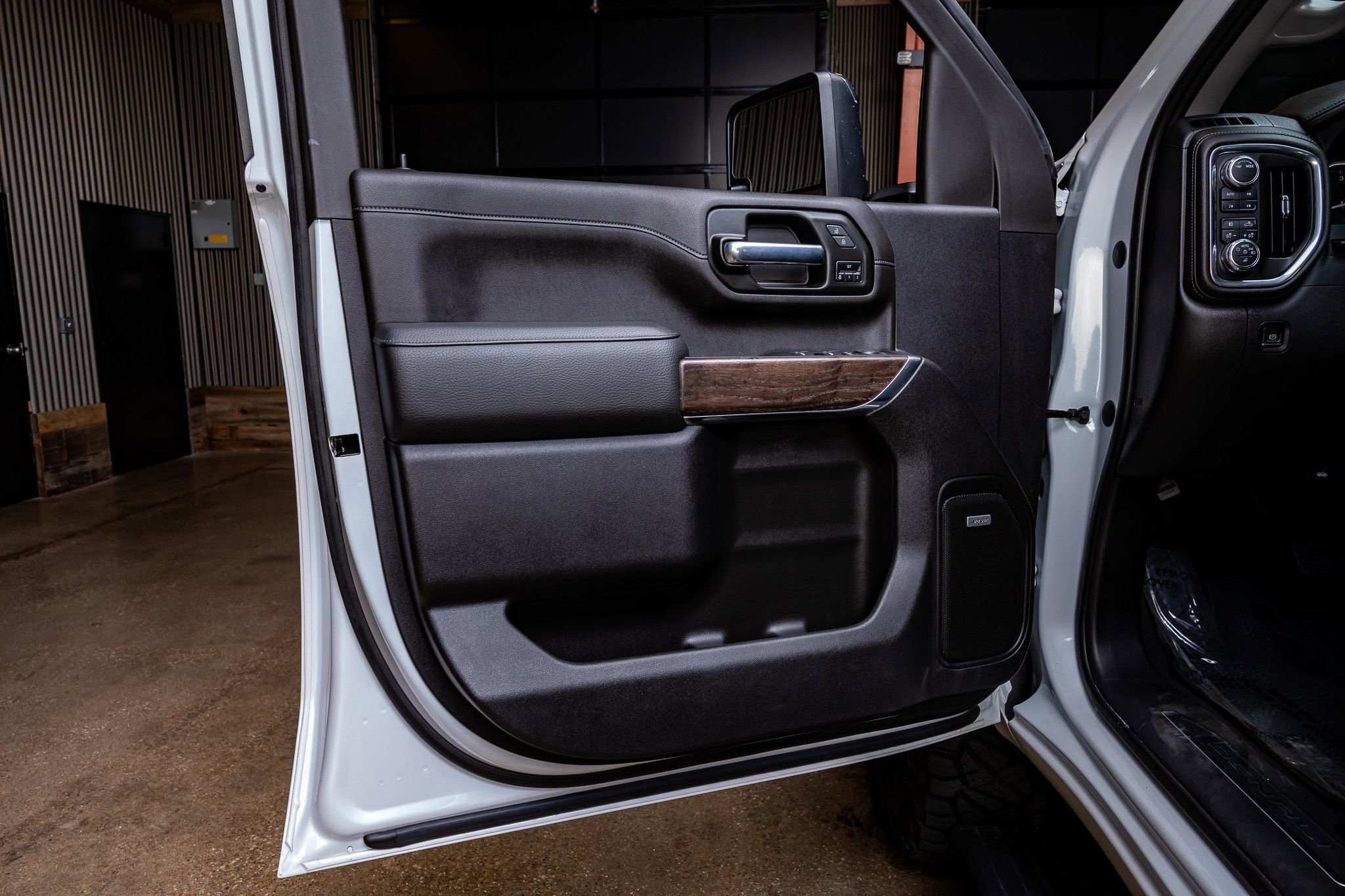 Used 2023 GMC Sierra 3500 Denali w/ Denali Ultimate Package image 36