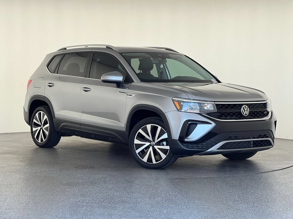 Used 2023 Volkswagen Taos SE w/ Panoramic Sunroof Package FWD image 36
