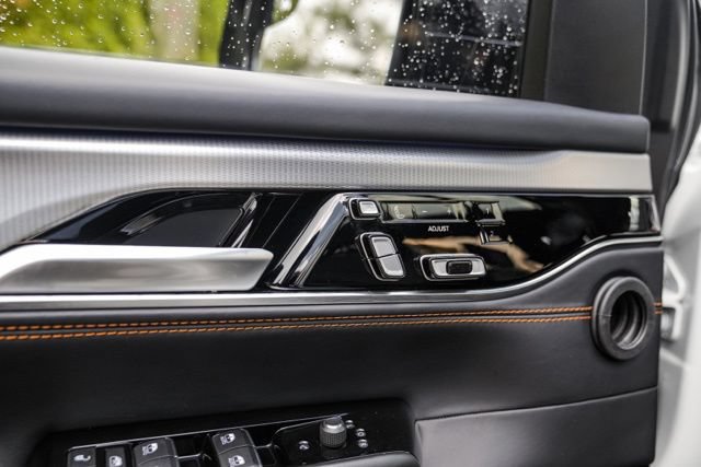 Used 2023 Jeep Grand Wagoneer Series III AWD/4WD image 59