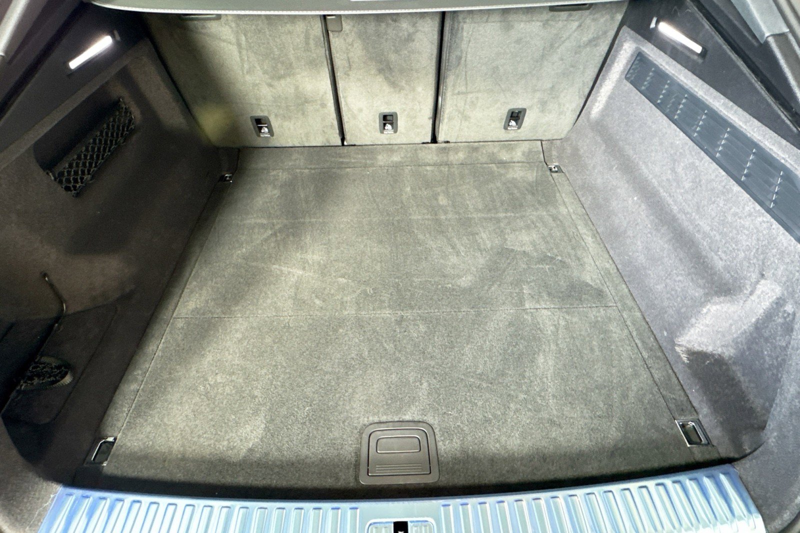 Used 2025 Audi Q8 Premium w/ Black Optic Package image 25