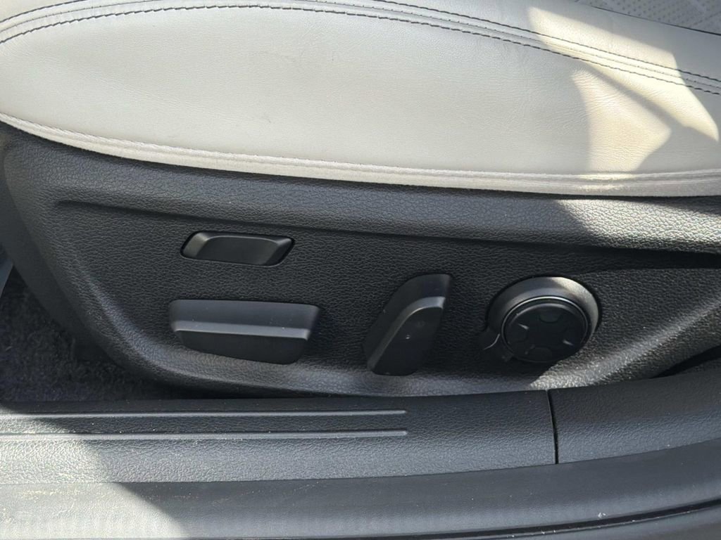 Used 2025 Genesis G70 3.3T Advanced w/ Sport Prestige Package RWD image 17