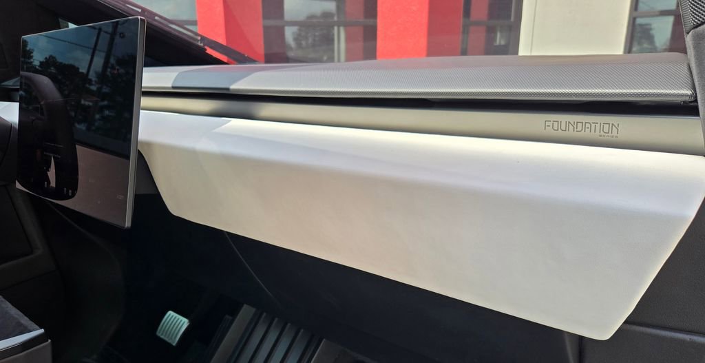 Used 2024 Tesla Cybertruck AWD Crew Cab image 28