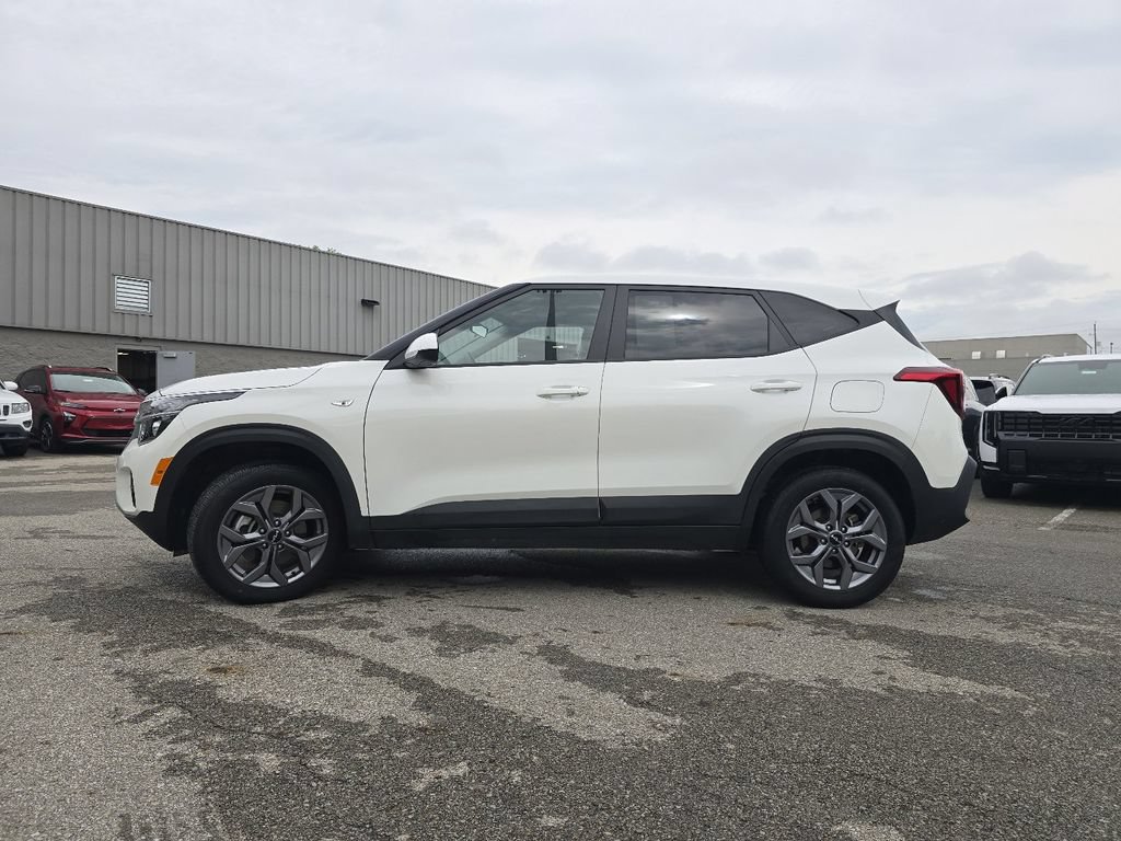 Used 2024 Kia Seltos LX AWD/4WD image 11