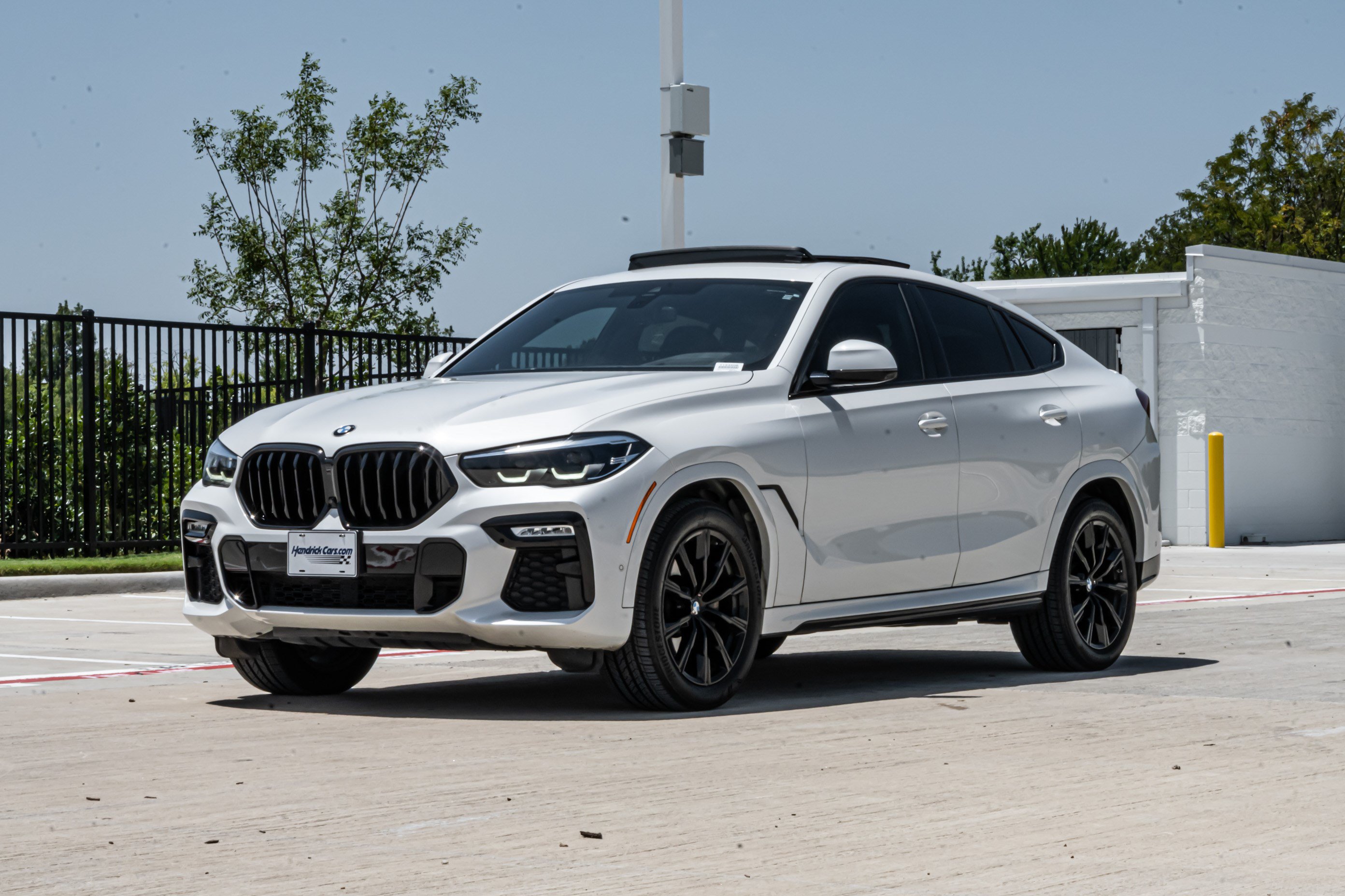 Used 2021 BMW X6 xDrive40i w/ M Sport Package AWD/4WD image 5