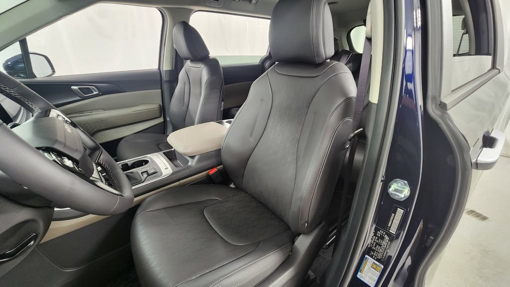 New 2027 Kia Carnival FWD image 10