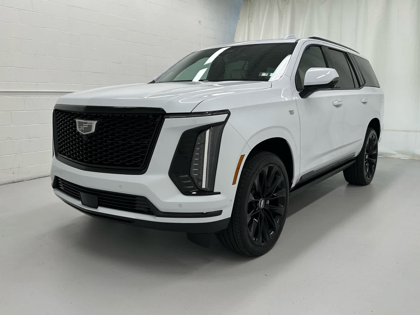 Used 2026 Cadillac Escalade Platinum Sport w/ LPO, ONYX Package AWD/4WD image 4