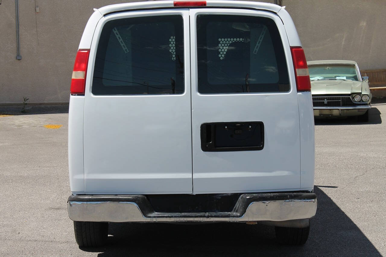 Used 2004 Chevrolet Express 1500 RWD image 7