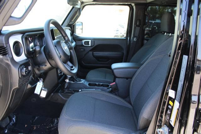 Used 2025 Jeep Gladiator Sport AWD/4WD image 31