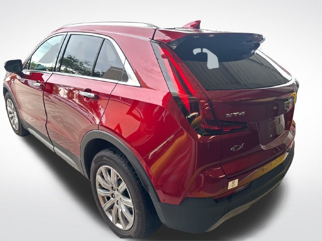 Used 2022 Cadillac XT4 Premium Luxury w/ Enhanced Visibility Package FWD image 3