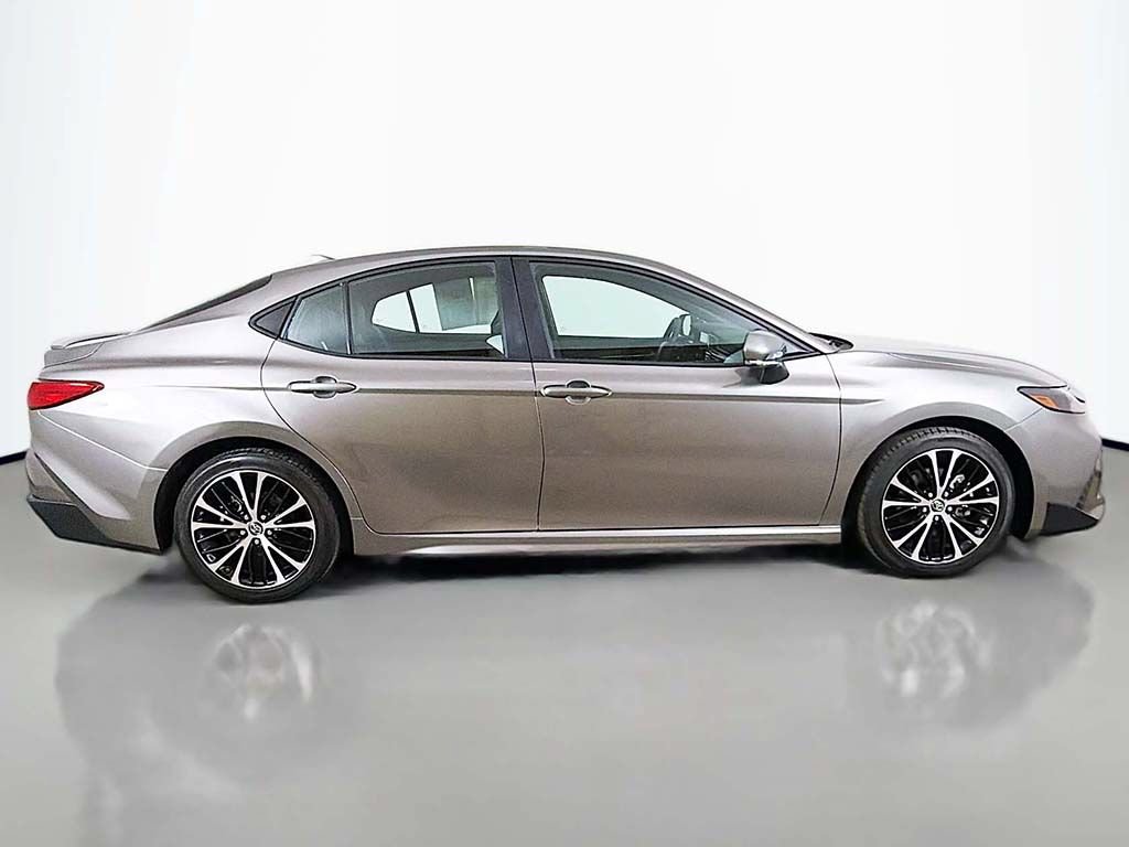 Used 2026 Toyota Camry SE FWD image 15