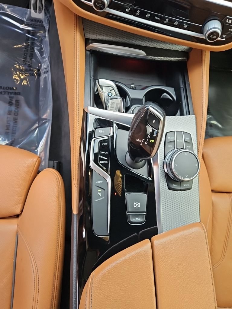 Used 2019 BMW 530e w/ M Sport Package RWD image 18