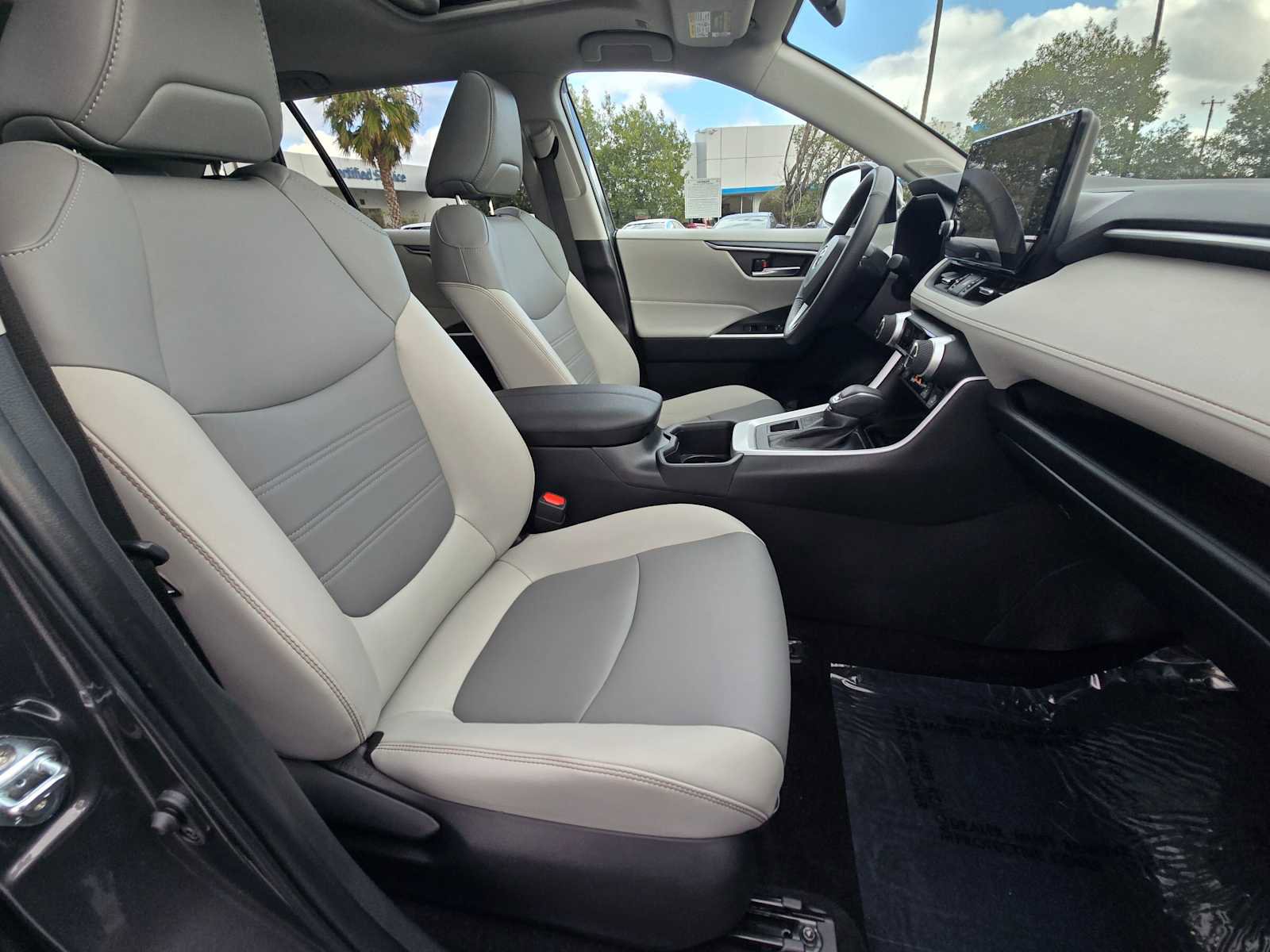 Used 2025 Toyota RAV4 XLE Premium image 11