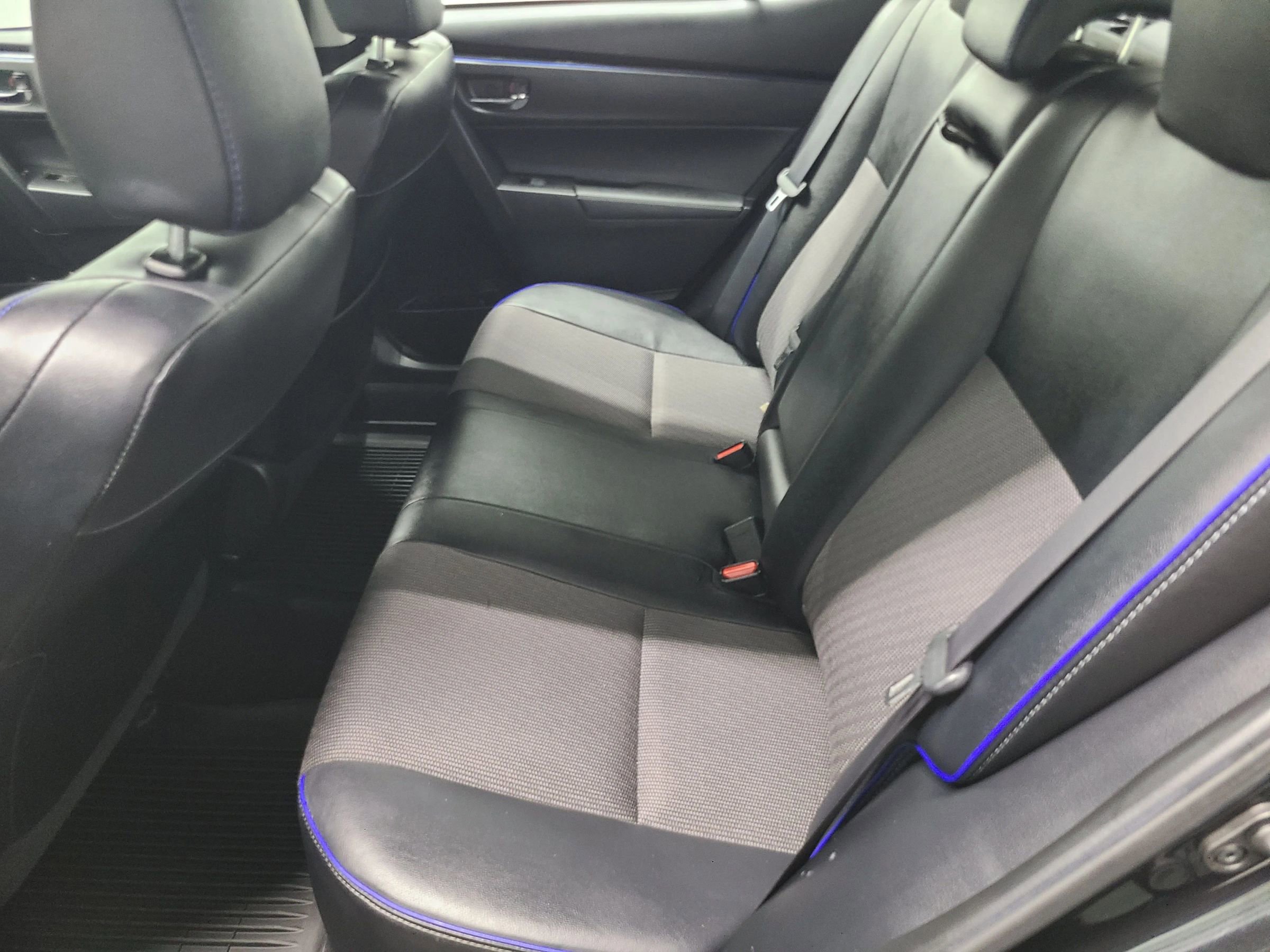 Used 2018 Toyota Corolla SE FWD image 36