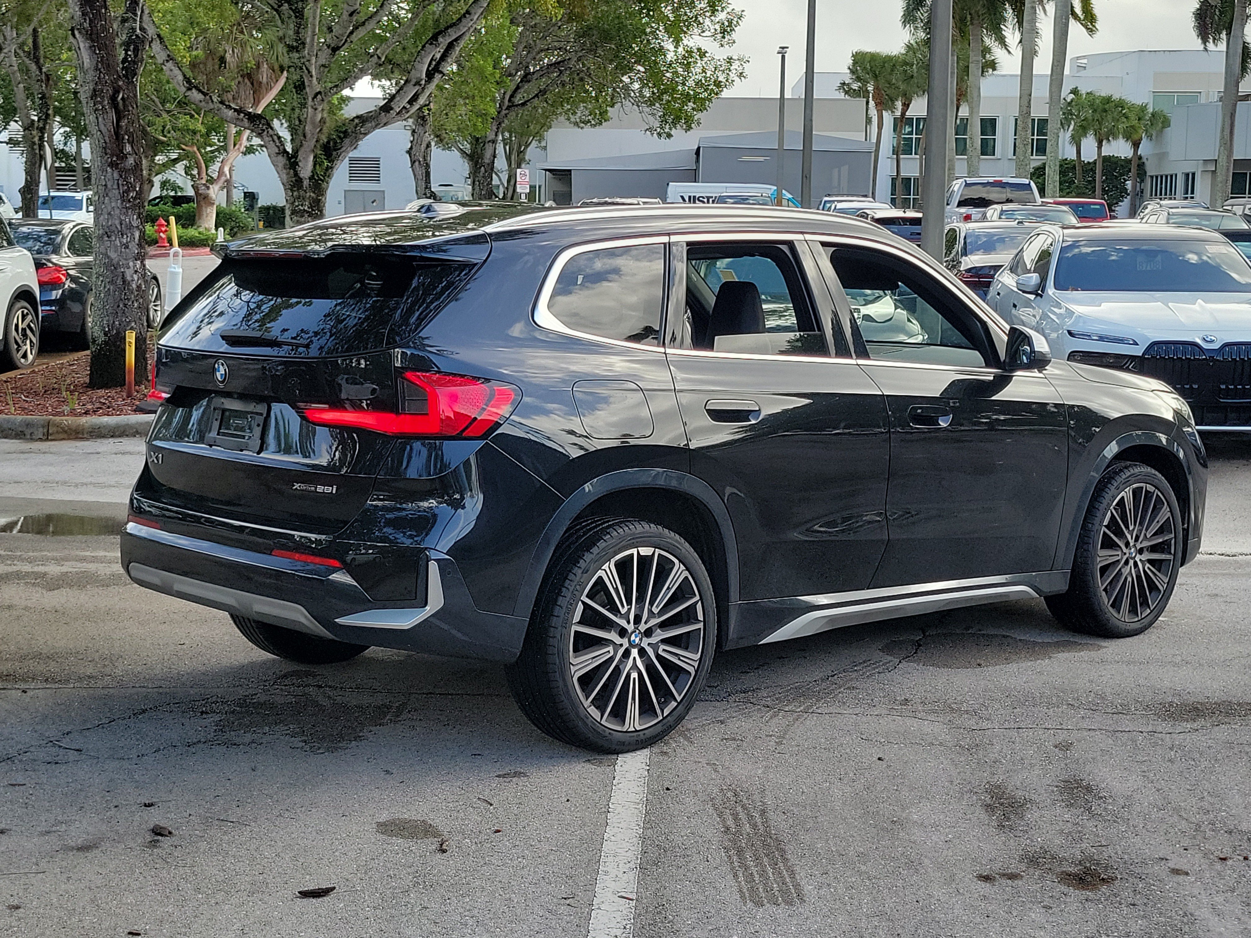 Used 2024 BMW X1 xDrive28i w/ Convenience Package AWD/4WD image 2