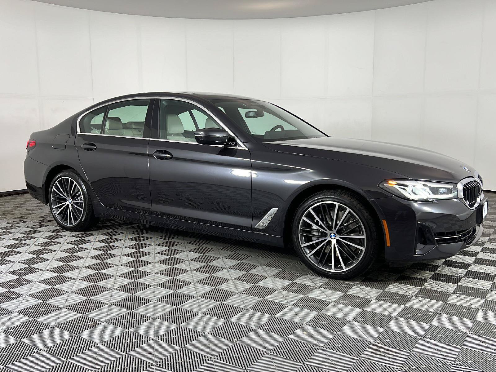 Used 2022 BMW 540i xDrive w/ Premium Package AWD/4WD image 3