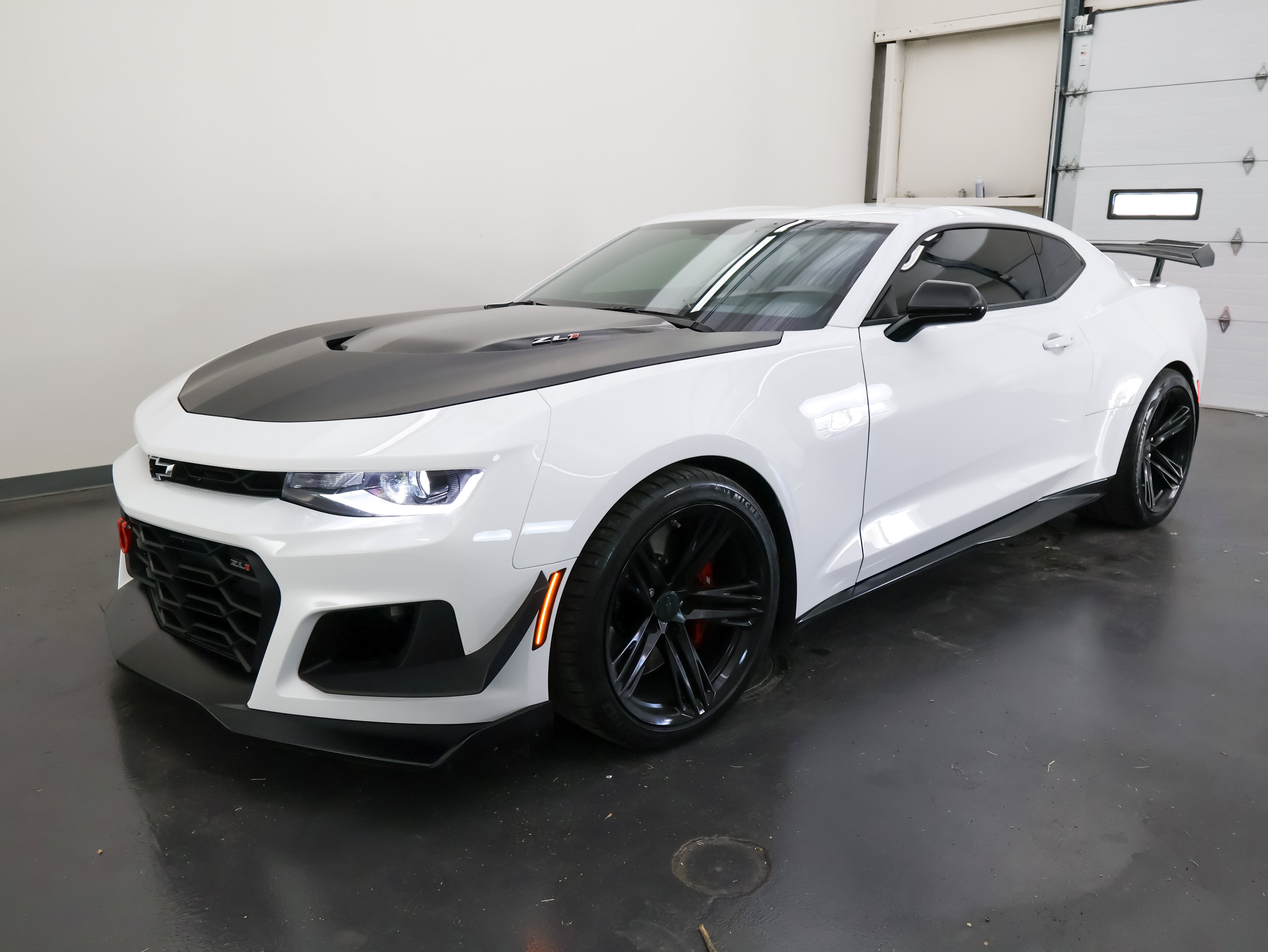 Used 2018 Chevrolet Camaro ZL1 RWD image 7