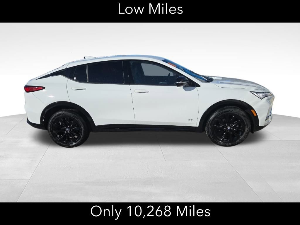 Used 2025 Buick Envista Sport Touring image 2