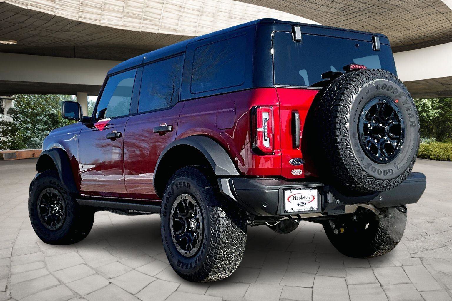 New 2025 Ford Bronco Badlands image 3