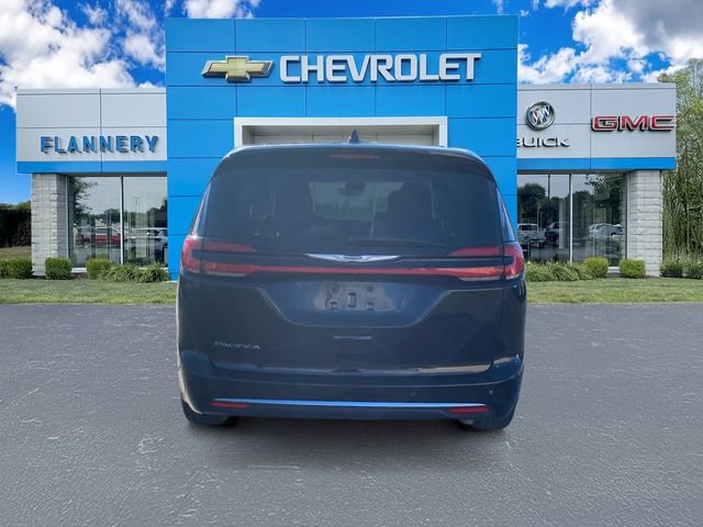 Used 2024 Chrysler Pacifica Touring-L FWD image 4