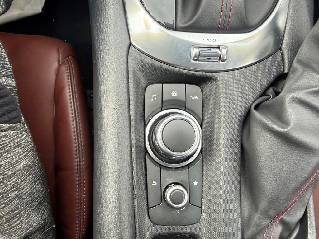 Used 2019 MAZDA MX-5 Miata RF Grand Touring RWD image 34
