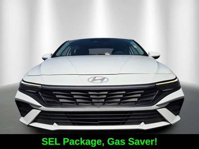 Used 2024 Hyundai Elantra SEL FWD image 2