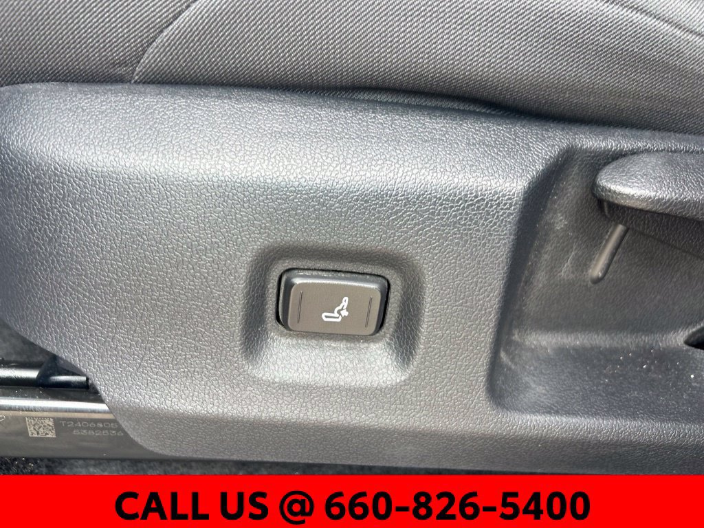 Used 2024 Toyota Tacoma TRD Off-Road AWD/4WD image 12