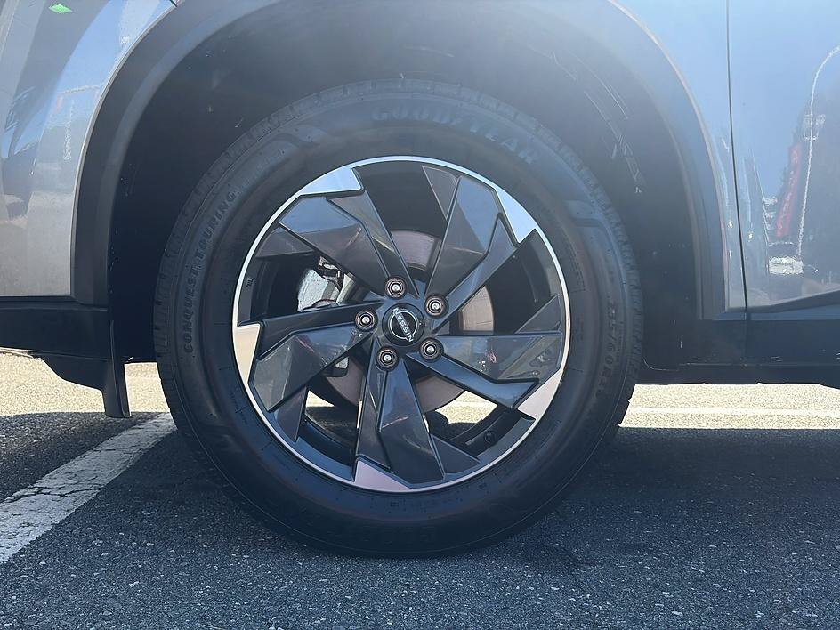 Certified 2025 Nissan Rogue SV AWD/4WD image 9