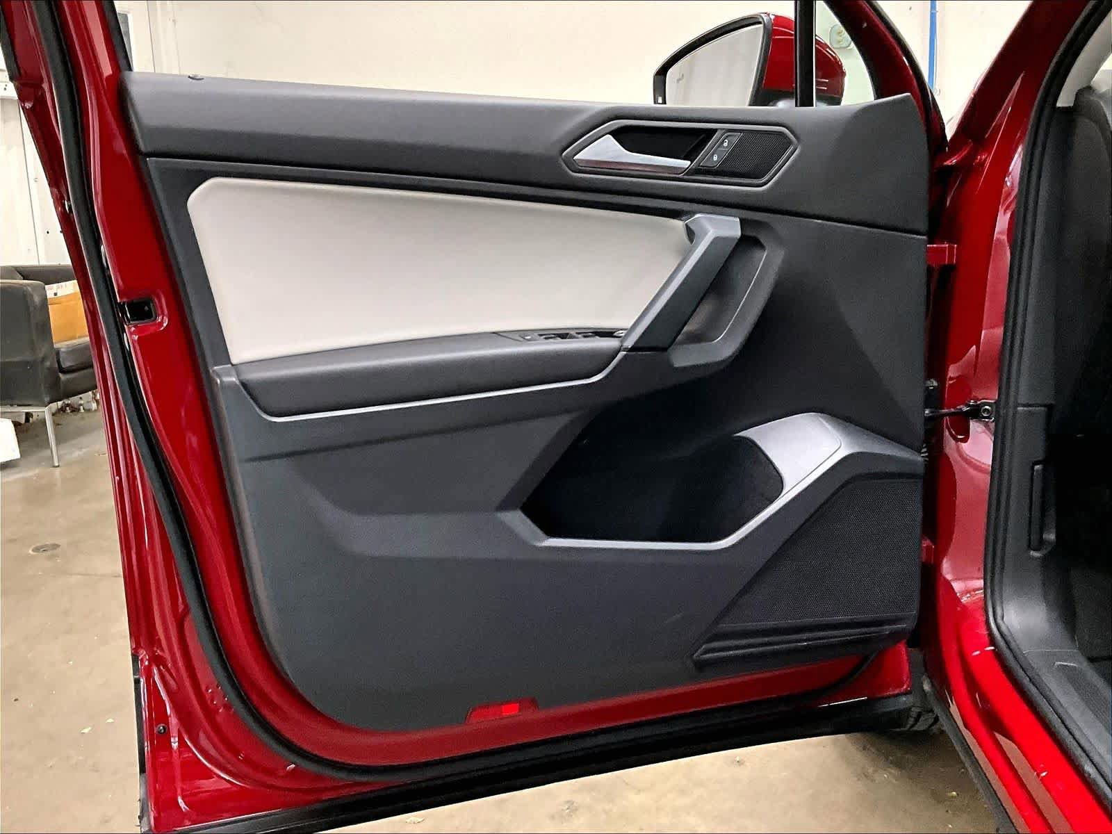 Used 2019 Volkswagen Tiguan SE w/ Panoramic Sunroof Package AWD/4WD image 25