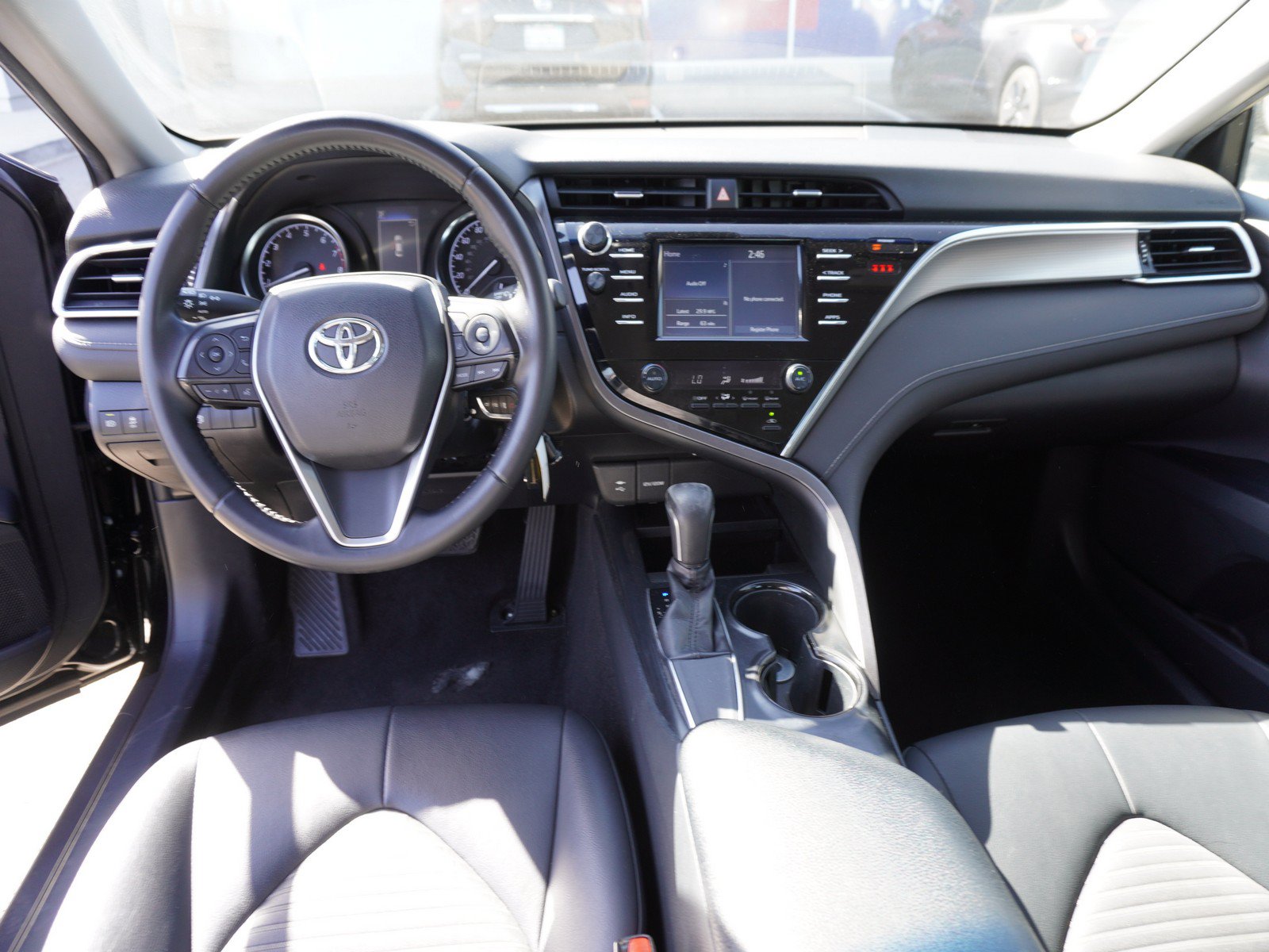 Used 2018 Toyota Camry SE FWD image 2