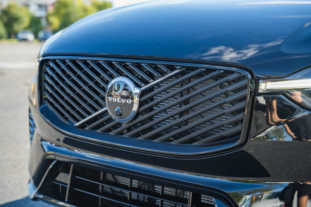 New 2027 Volvo XC60 B5 Plus AWD/4WD image 12