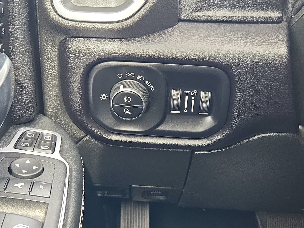 Used 2024 RAM 3500 Laramie AWD/4WD image 25