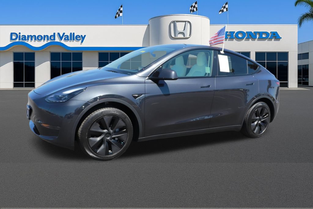 Used 2025 Tesla Model Y Long Range RWD image 3