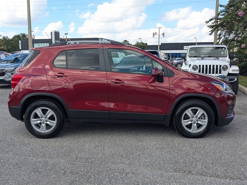 Certified 2022 Chevrolet Trax LT w/ LT Convenience Package image 2