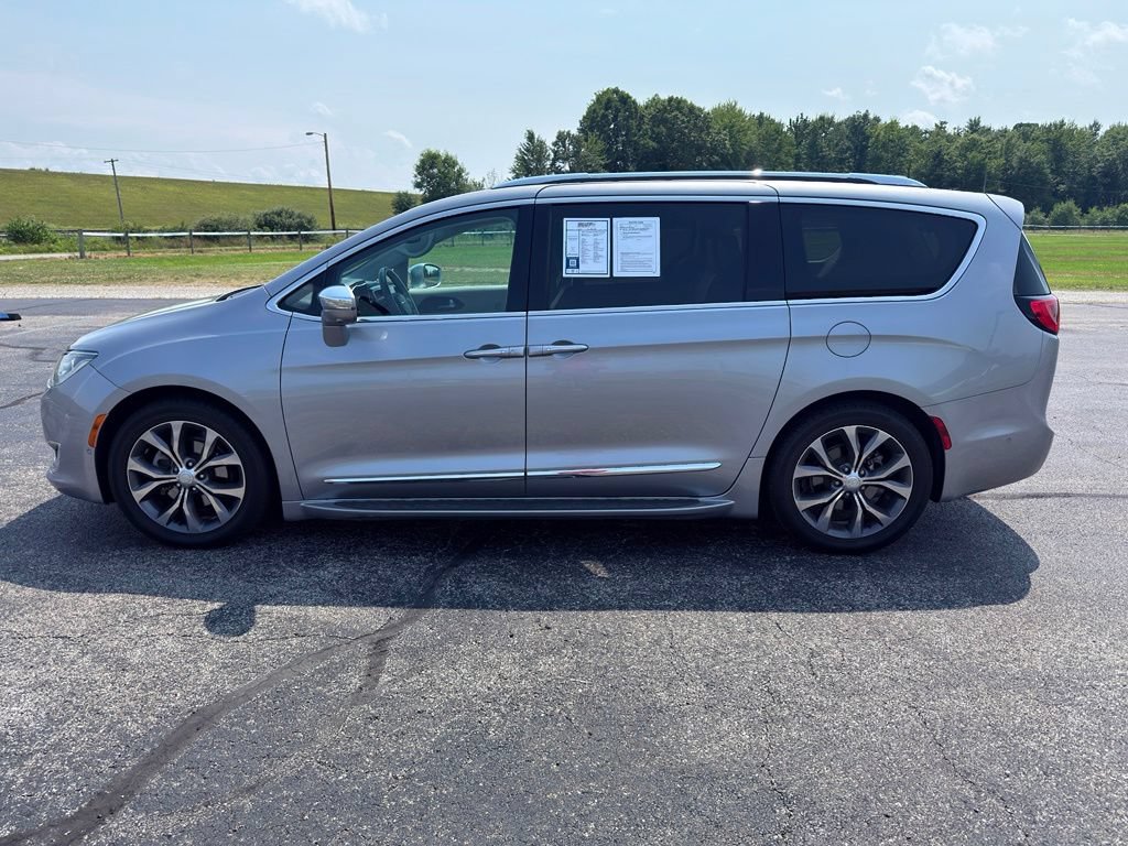 Used 2017 Chrysler Pacifica Limited w/ Advanced Safetytec Group FWD image 12