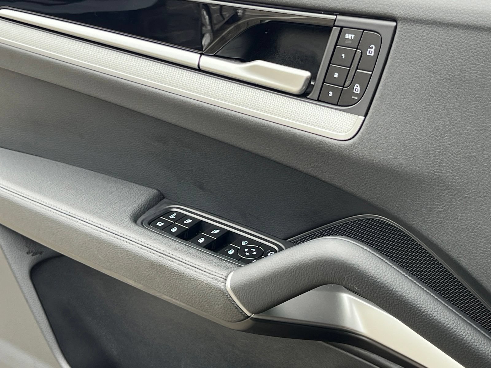 Certified 2026 Porsche Cayenne E-Hybrid AWD/4WD image 34