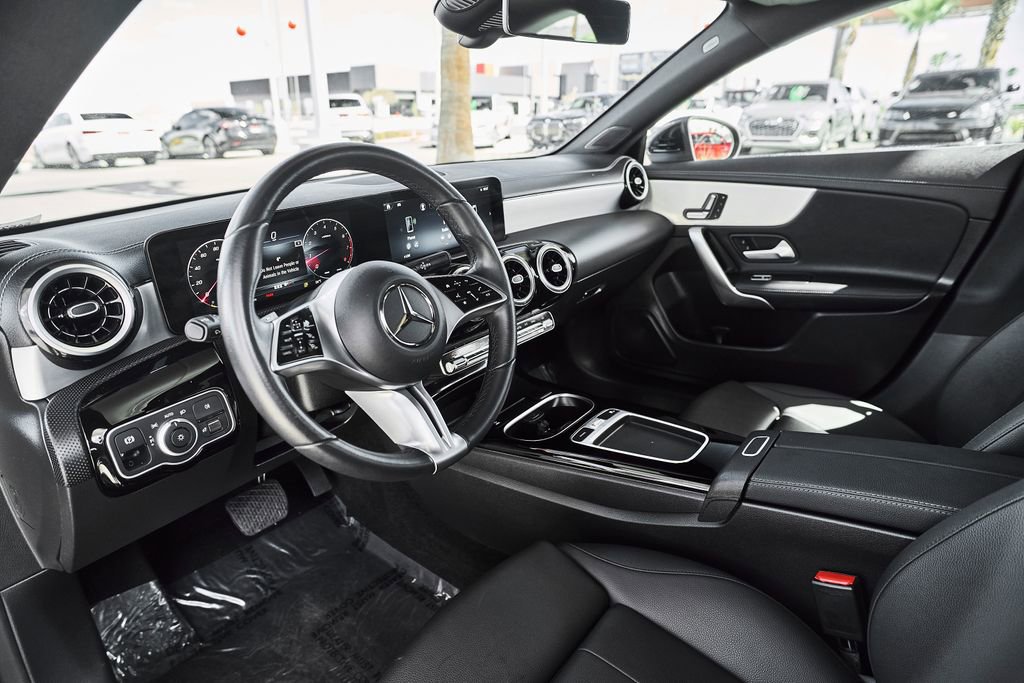Used 2025 Mercedes-Benz CLA 250 4MATIC image 2