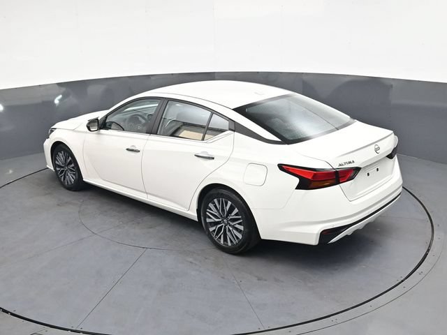 Used 2025 Nissan Altima 2.5 SV FWD image 29