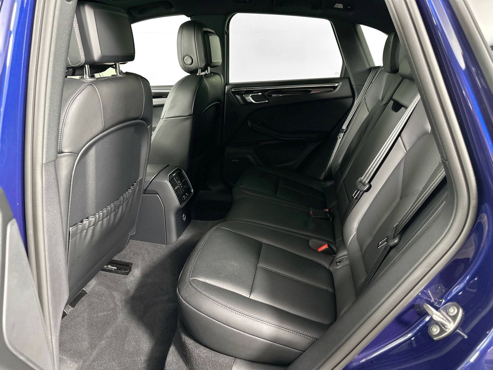Certified 2026 Porsche Macan image 27