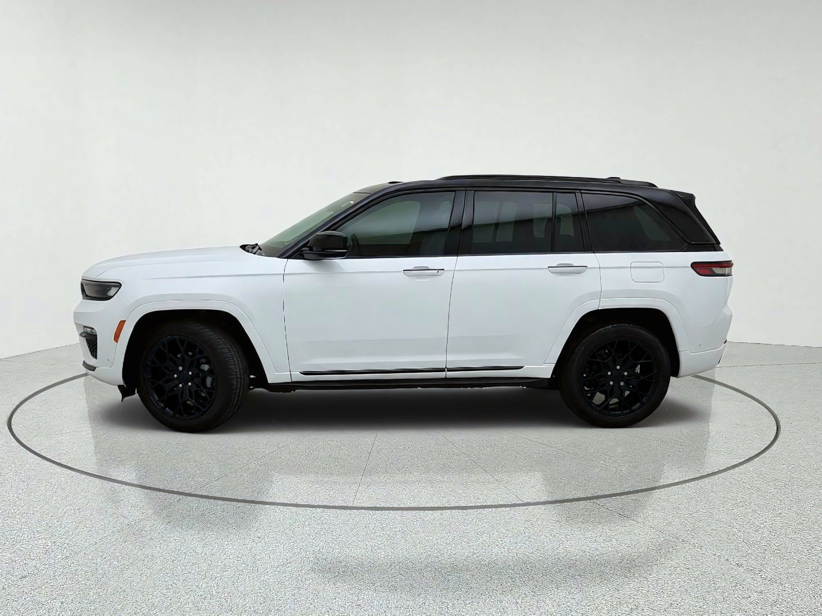 Used 2024 Jeep Grand Cherokee Summit AWD/4WD image 14