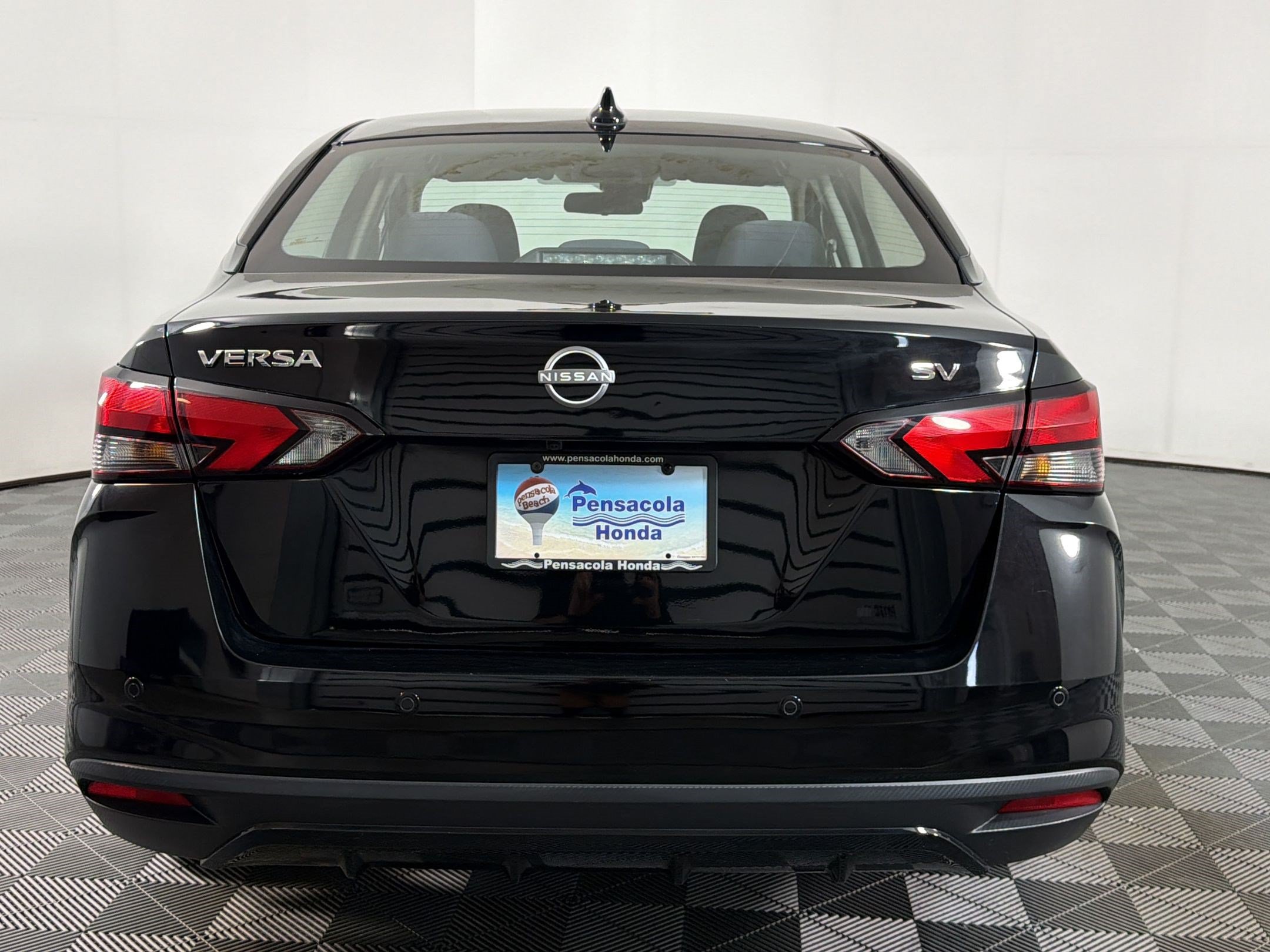 Used 2023 Nissan Versa SV FWD image 8