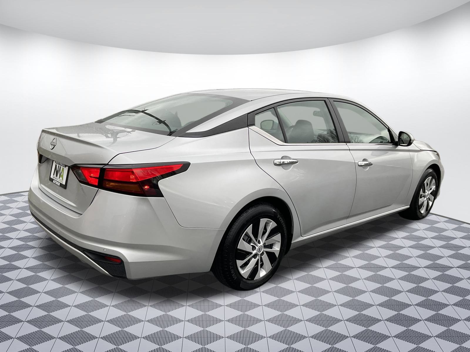 Used 2023 Nissan Altima 2.5 S image 3