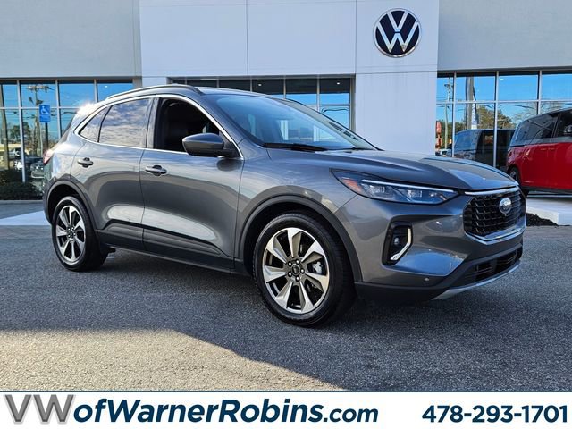 Used 2023 Ford Escape Platinum image 1