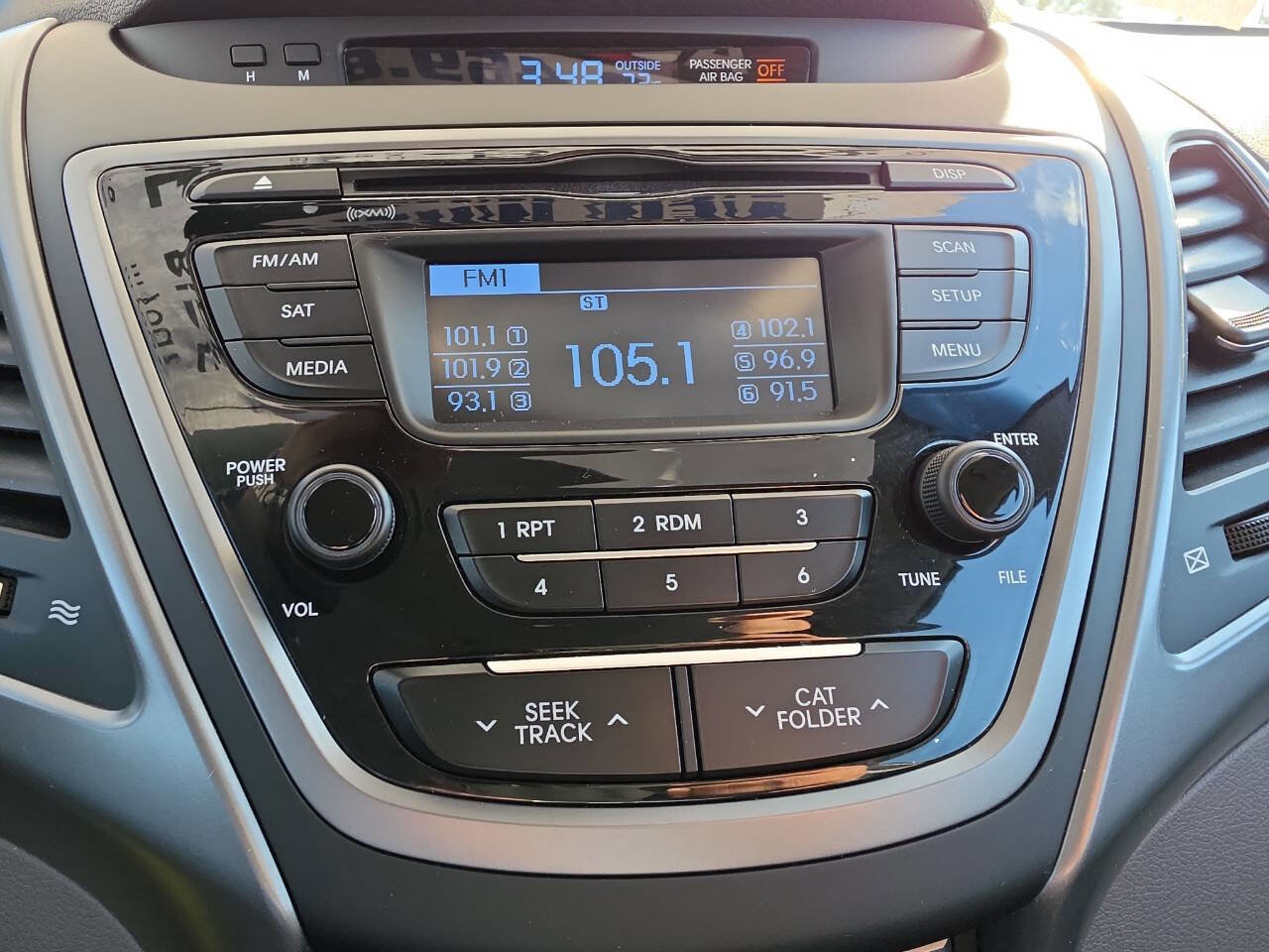 Used 2015 Hyundai Elantra SE FWD image 14