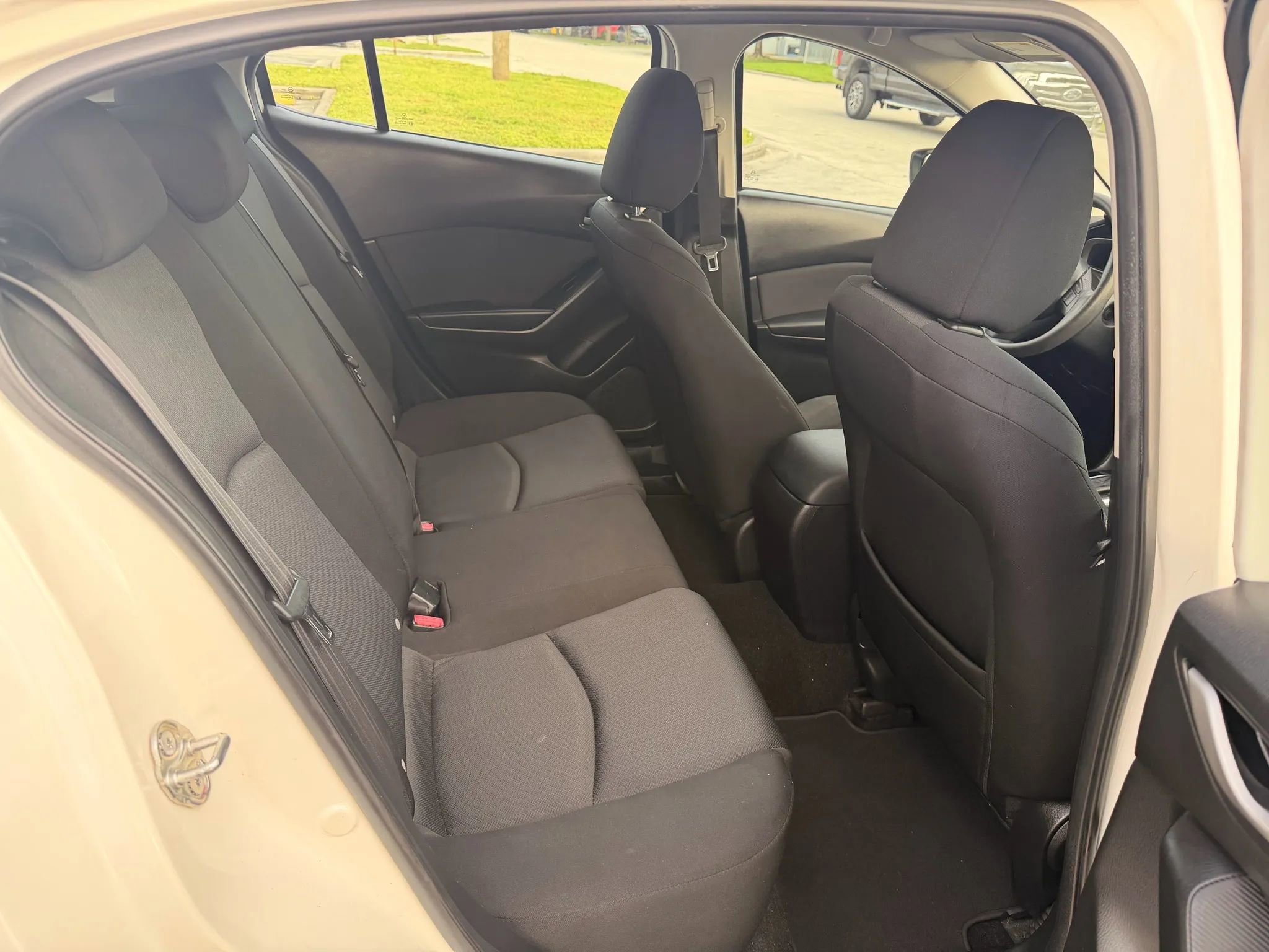 Used 2016 MAZDA MAZDA3 i Sport image 11