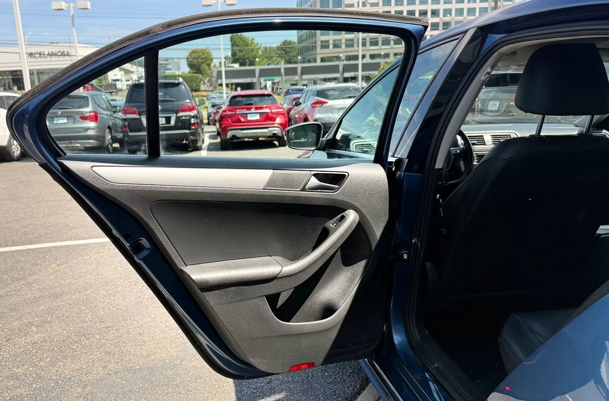 Used 2017 Volkswagen Jetta SE FWD image 29